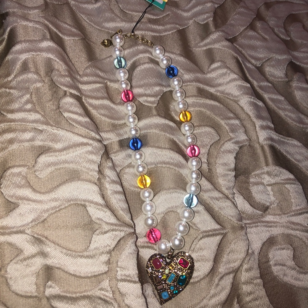 Kurt Geiger Pearl Necklace with Multicolor Gem Heart Pendant - Picture 2 of 6